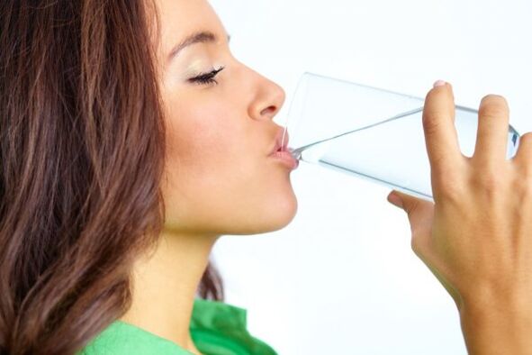 drink water following a Japanese diet